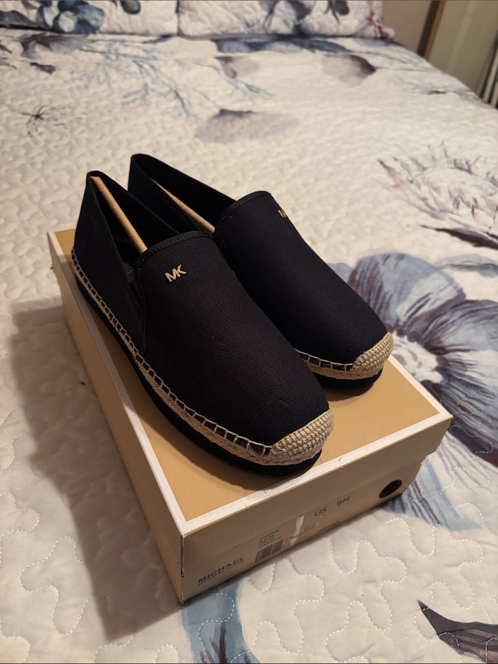 Michael Kors Hastings Black Canvas Espadrille with Natural Jute Trim. New in box